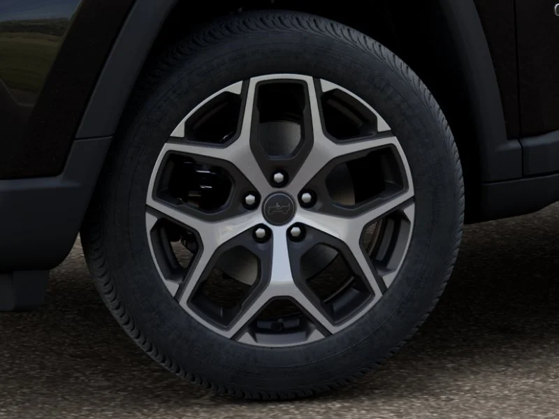 New 2026 Diamond Black Crystal Pearlcoat Jeep Limited image 4