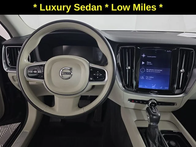 Used 2019 Black / Stone Volvo T5 Momentum image 12