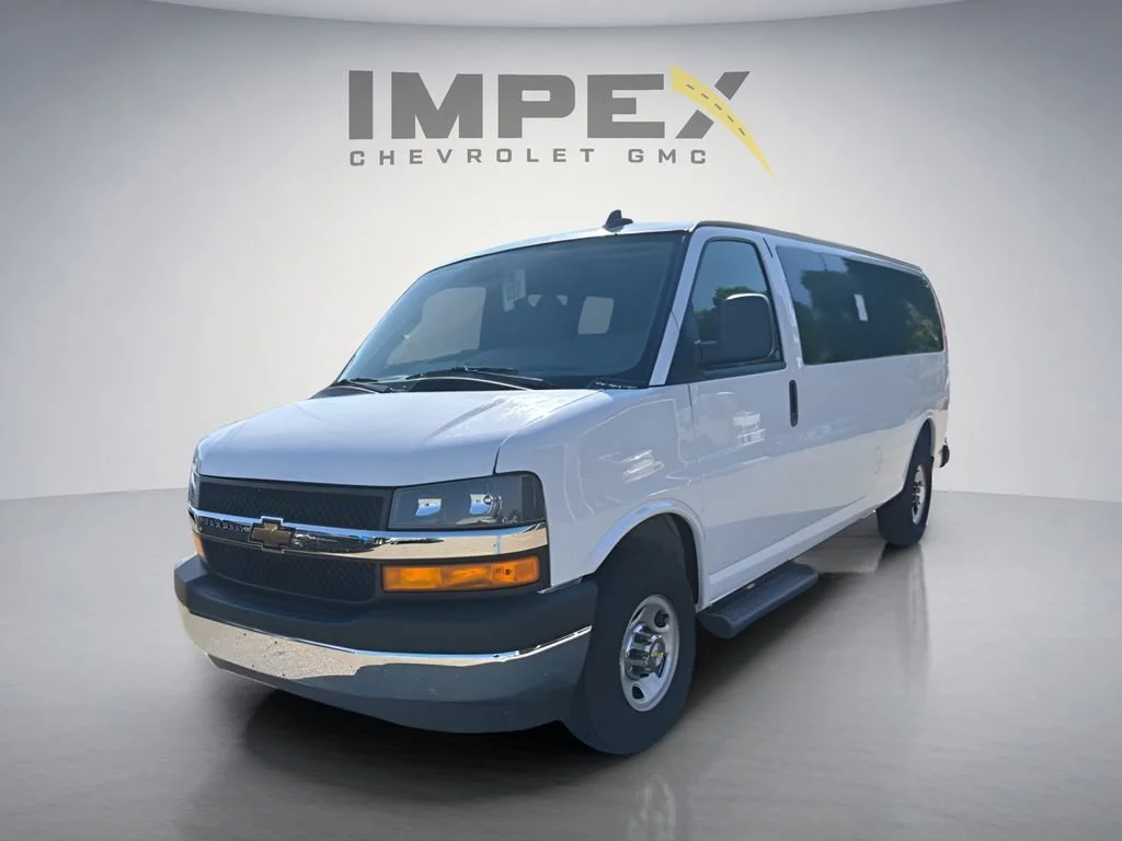 Used 2025 Summit White Chevrolet 1LT image 6