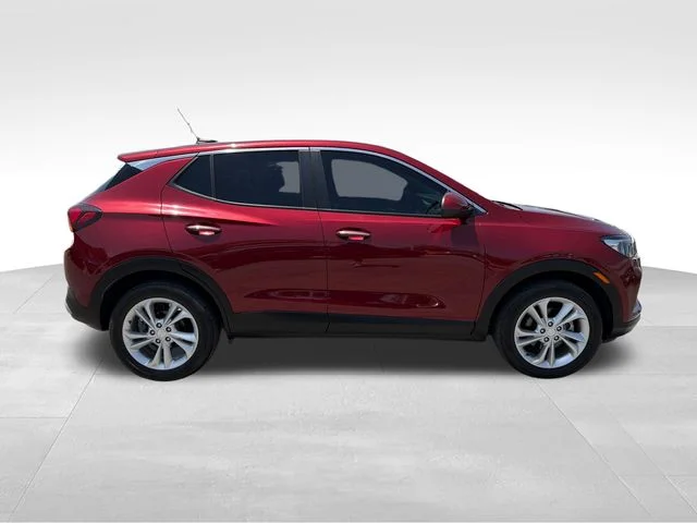 Used 2023  Buick Preferred image 8