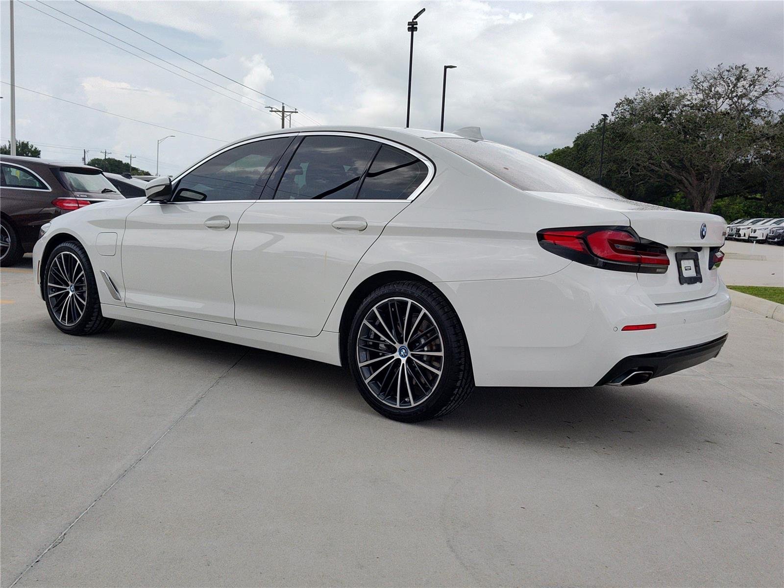 Certified Used 2023 Alpine White BMW 530e image 4