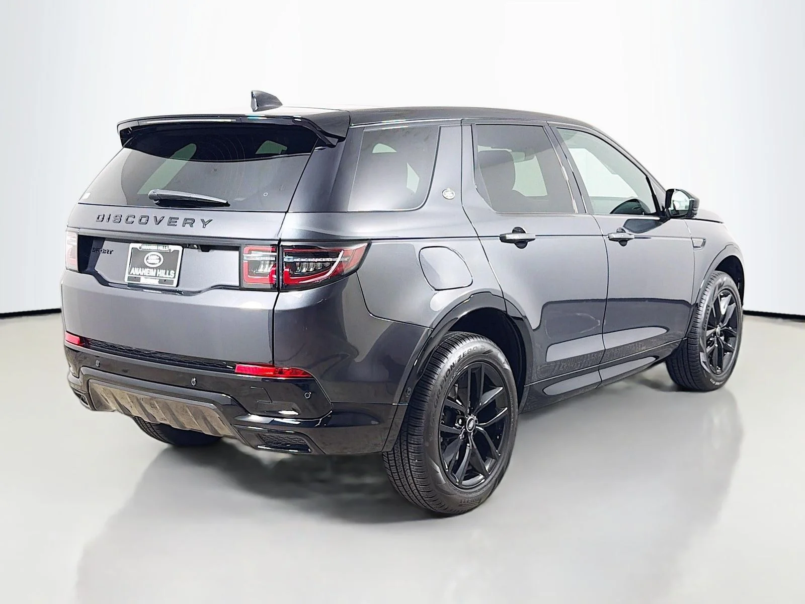 Used 2025 Carpathian Gray Premium Metallic Land Rover SE image 5