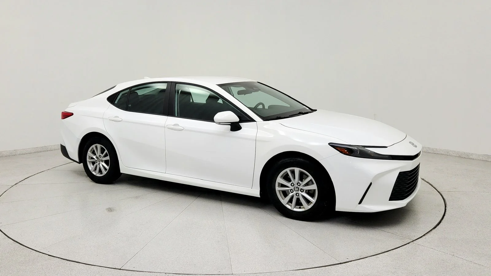 Used 2025 White Toyota LE image 9