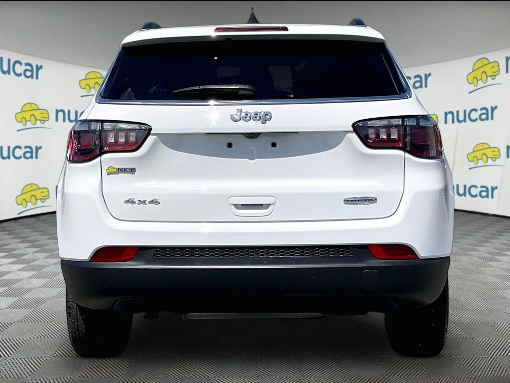 Used 2024 White Jeep Latitude image 5