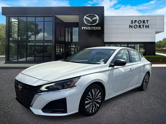 Used 2025 White Nissan 2.5 SV image 7