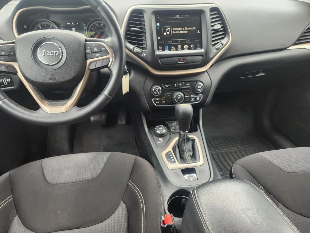 Used 2015 Black Jeep Latitude image 2