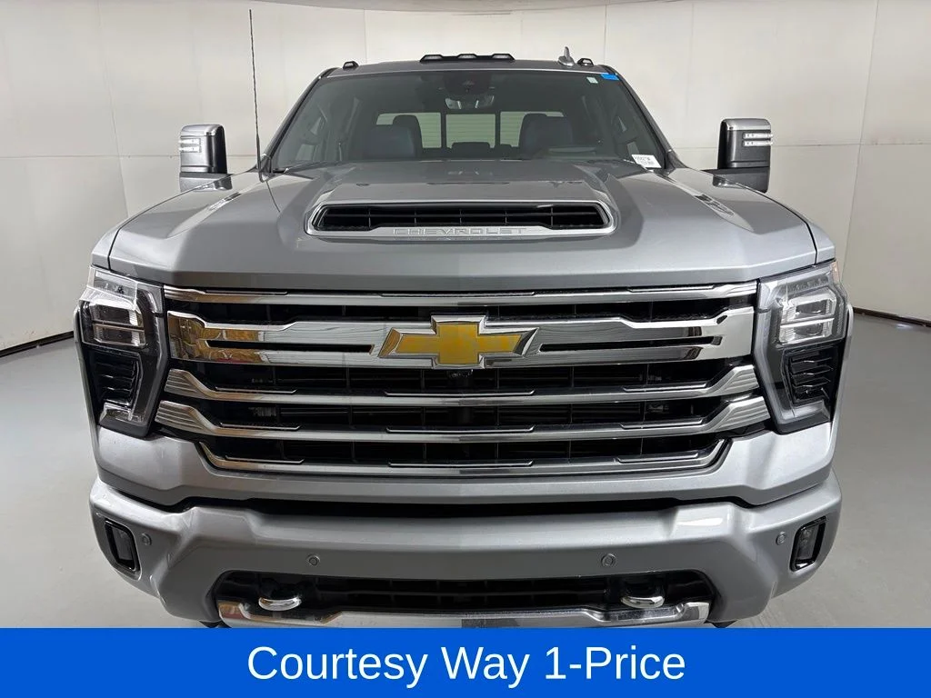 Used 2025 Gray Chevrolet High Country image 4