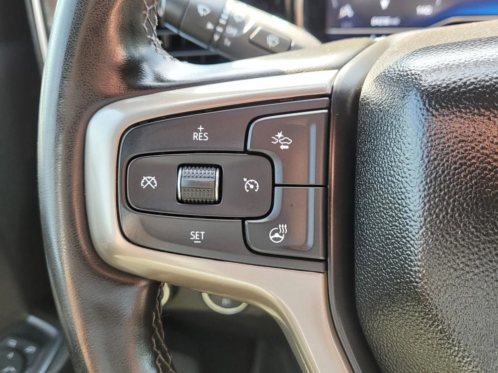Used 2024 Iridescent Pearl Tricoat Chevrolet High Country image 32