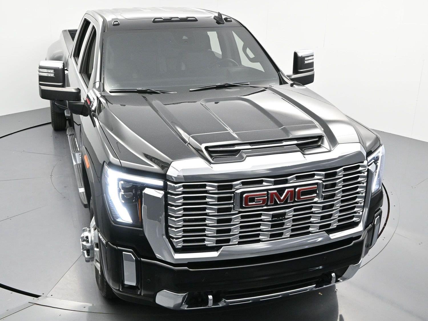 Used 2024 Onyx Black GMC Denali image 37