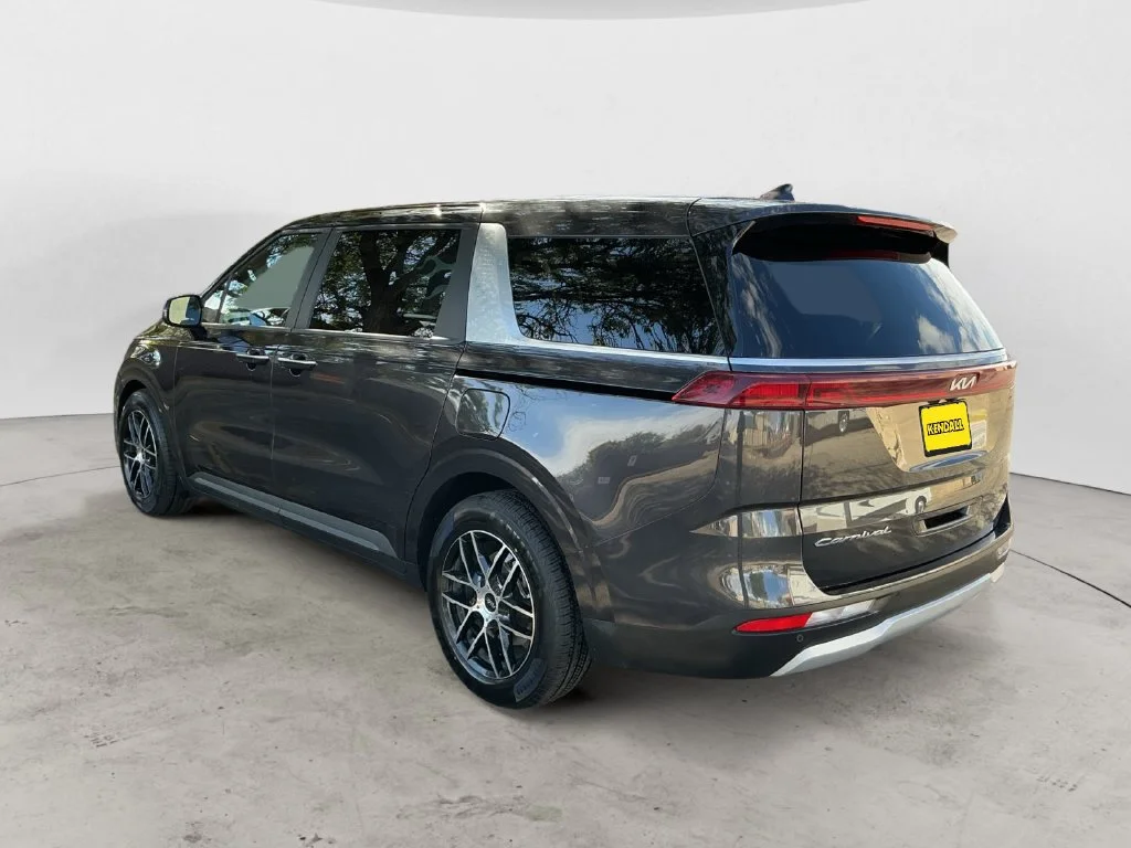Used 2022 Gray Kia LXS image 11