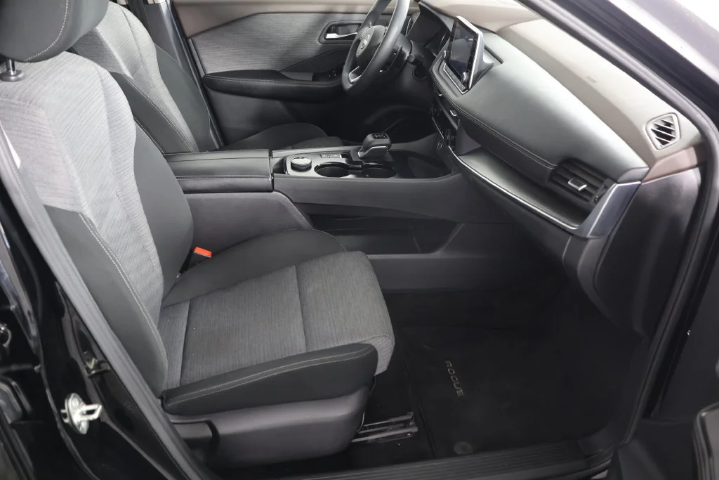 Used 2023 Super Black Nissan SV image 21