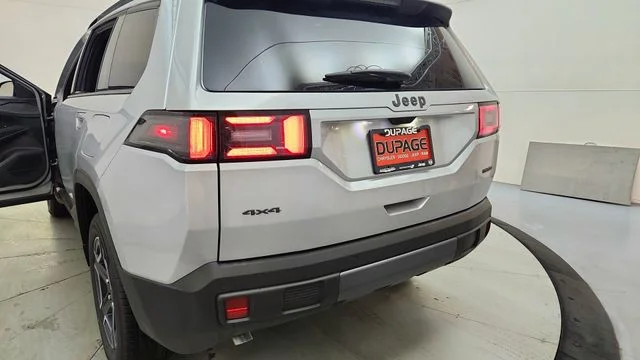 New 2026 Silver Zynith Clear-Coat Exterior Paint Jeep Laredo image 17