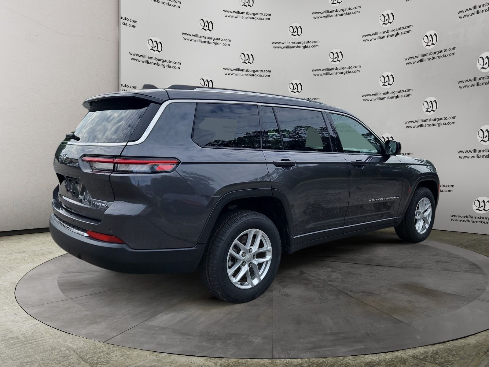 Used 2023 Gray Jeep Laredo image 5