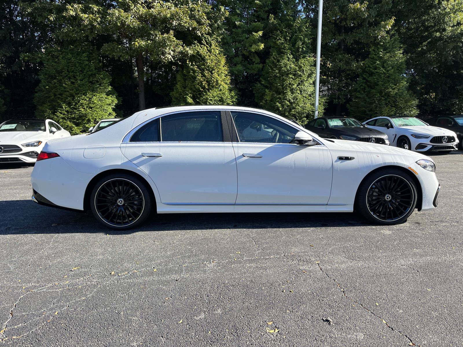New 2027 MANUFAKTUR Moonlight White Metallic Mercedes-Benz S 580 4MATIC® Sedan image 6