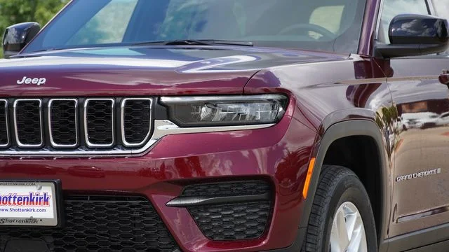 New 2026 Velvet Red Pearlcoat Jeep Laredo image 4