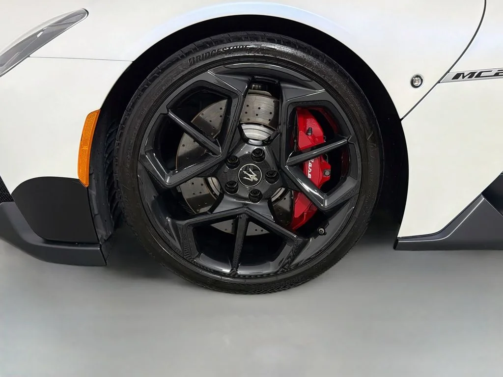 Used 2022 White Maserati Base image 29