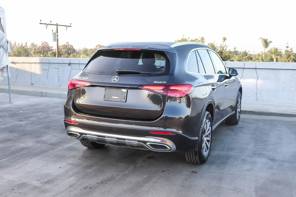 Used 2023  Mercedes-Benz GLC 300 image 9