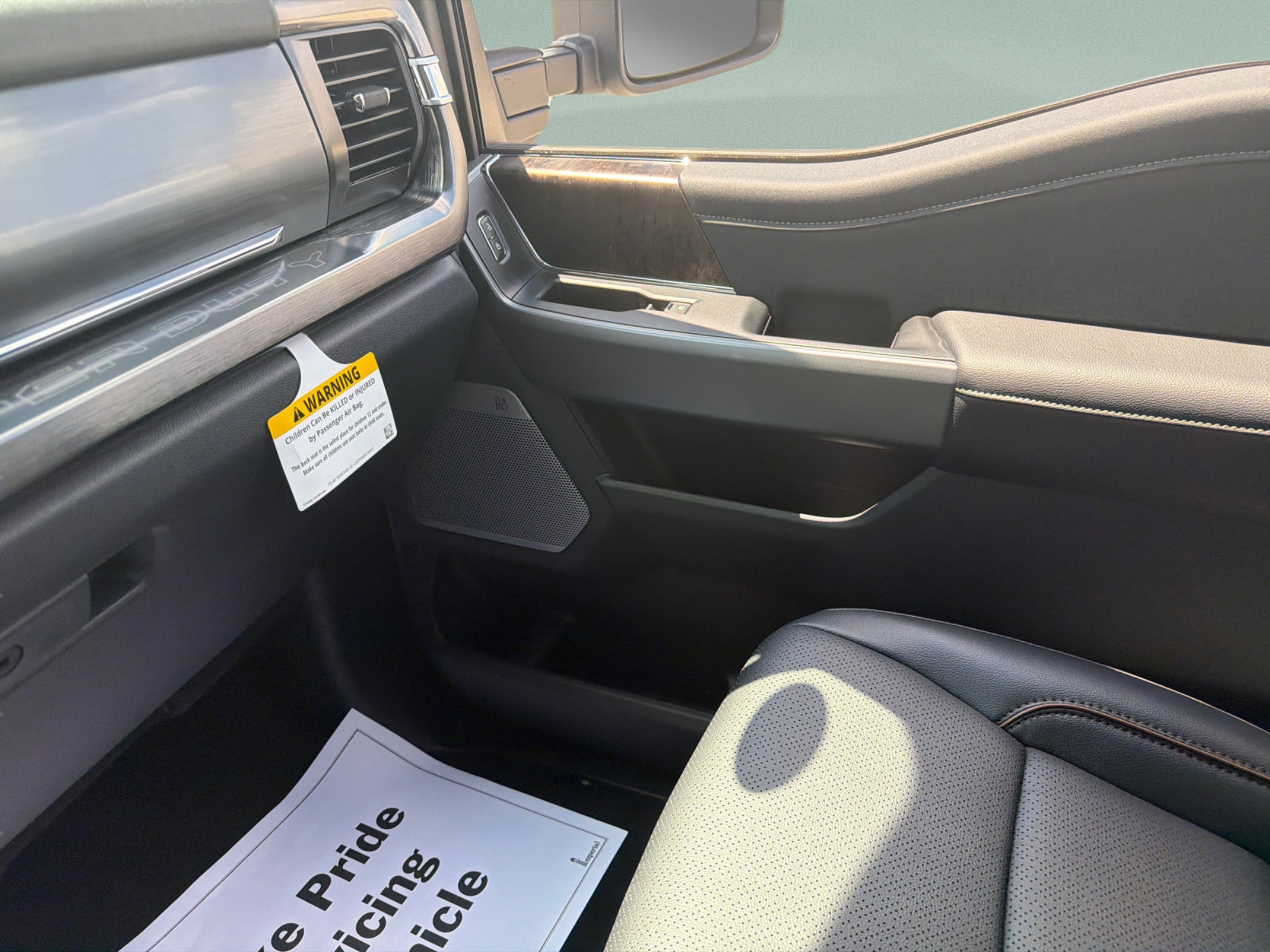 New 2026 Glacier Gray Metallic Tri-Coat Ford F-250® Lariat® image 31