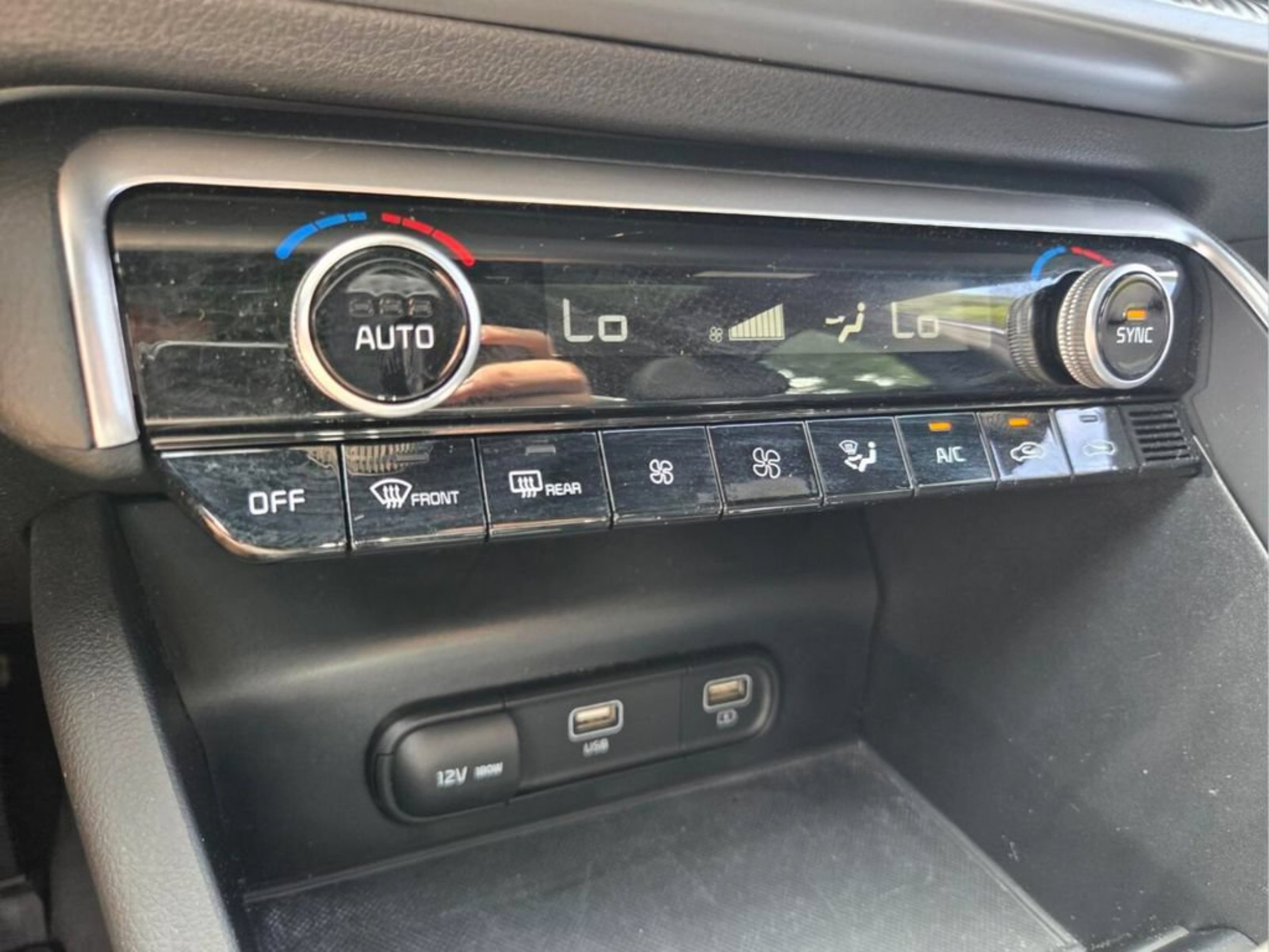 Used 2023 Wolf Gray Kia GT-Line image 26
