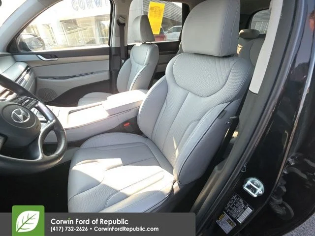 Used 2025 Abyss Black Pearl Hyundai SEL image 20