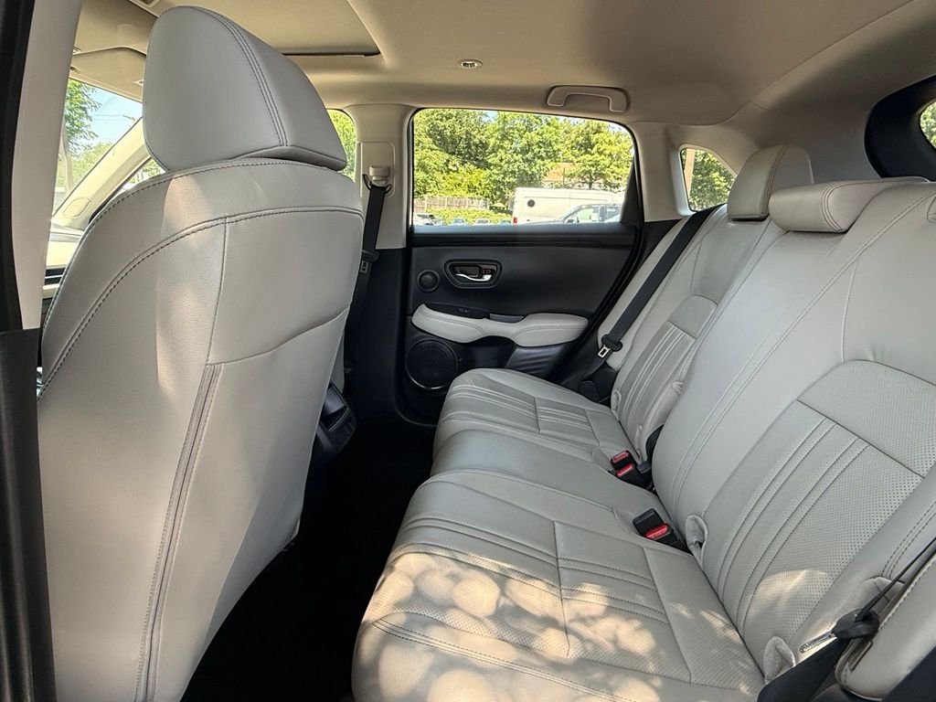 Used 2025 Silver Honda EX-L image 27