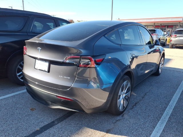 Used 2023  Tesla Long Range image 4