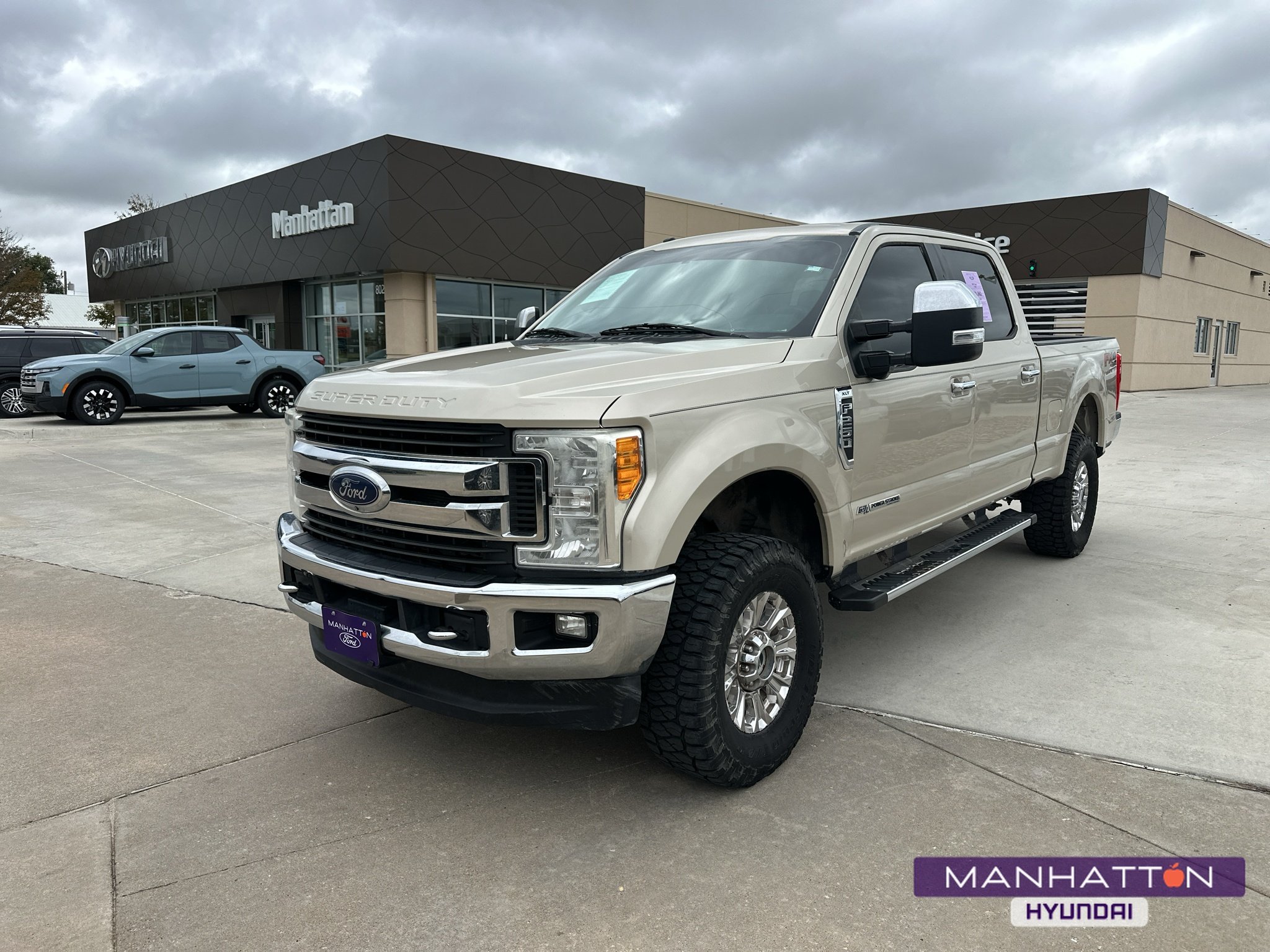 Used 2017 White Gold Metallic Ford XLT image 1