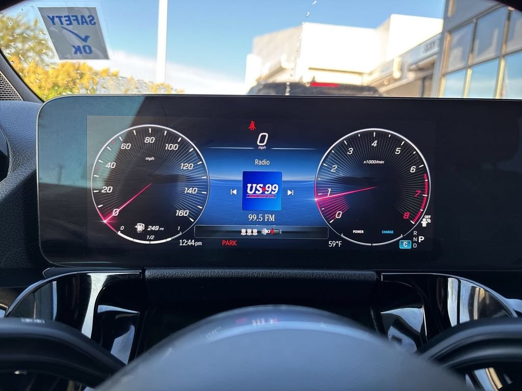 Used 2025  Mercedes-Benz GLA 250 image 9