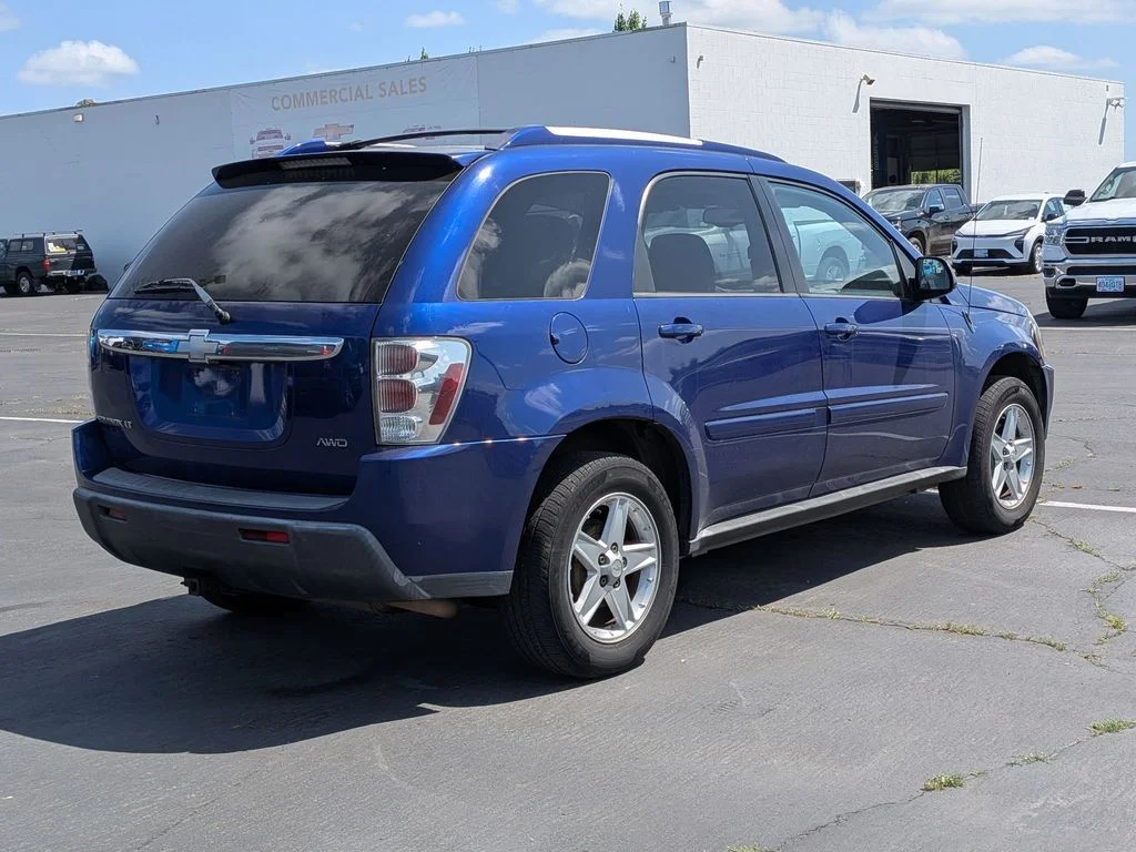 Used 2005 Laser Blue Metallic Chevrolet LT image 2