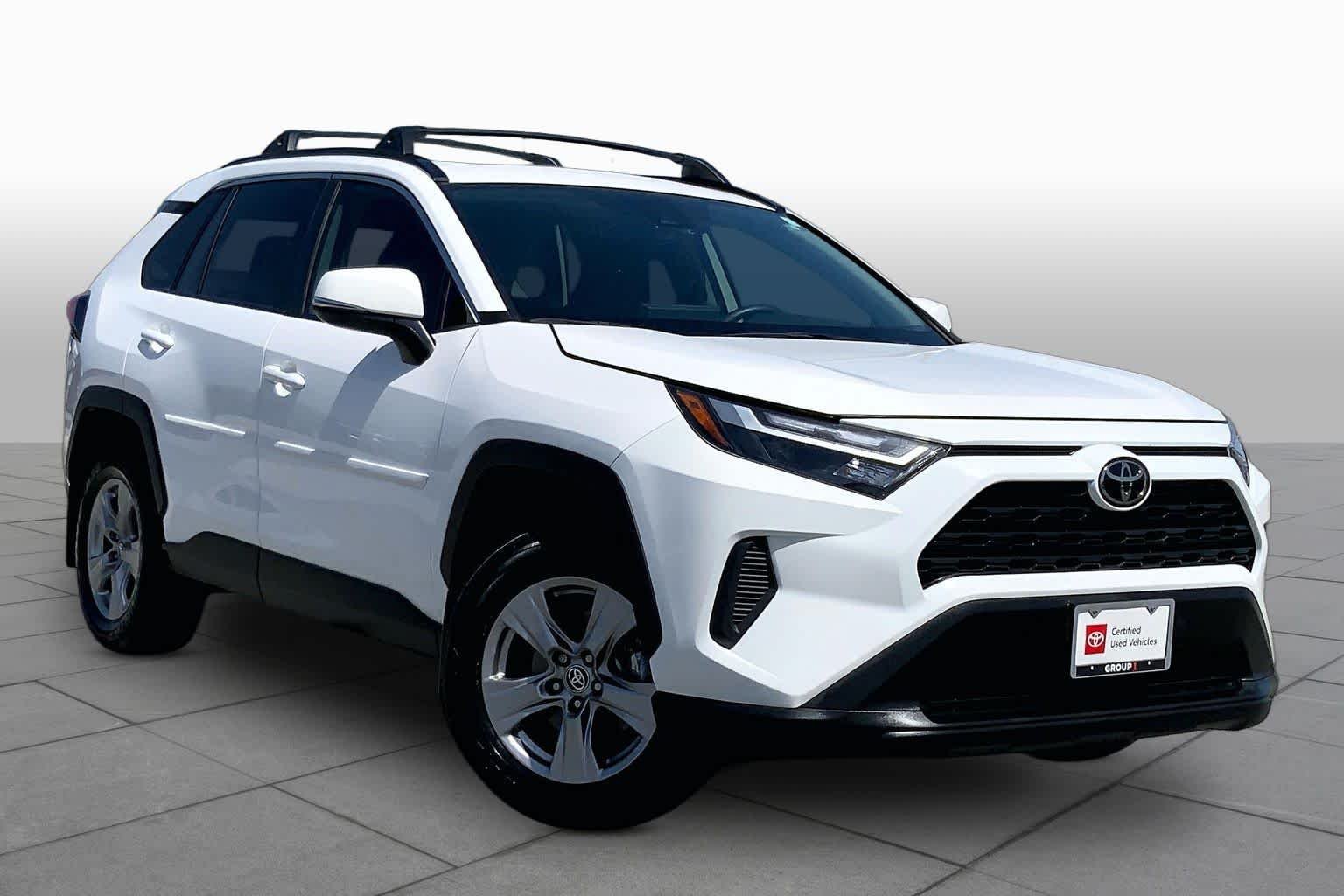 Used 2025 Ice Cap Toyota XLE image 3