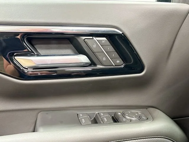 2025 Chevrolet Suburban Premier - Photo 21