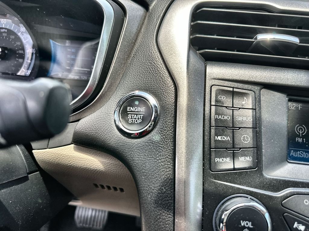 Used 2018 Silver Ford SE image 16