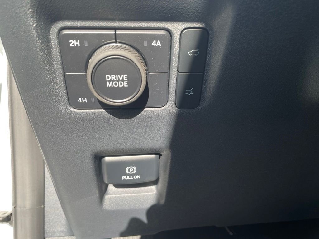 New 2027 Star White Metallic Tri-Coat Ford MAX Platinum image 18