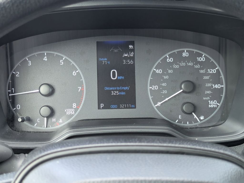 Used 2025 White Toyota LE image 27