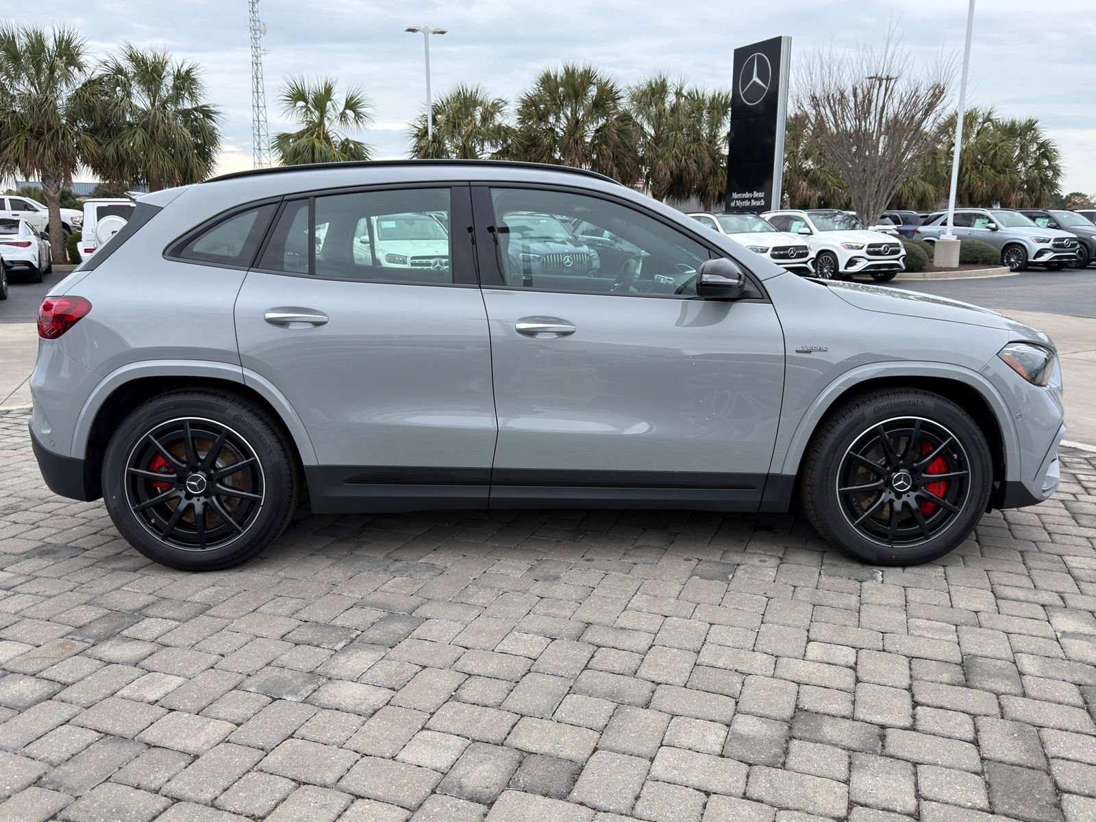 New 2026 MANUFAKTUR Alpine Gray Mercedes-Benz GLA 35 AMG® image 33