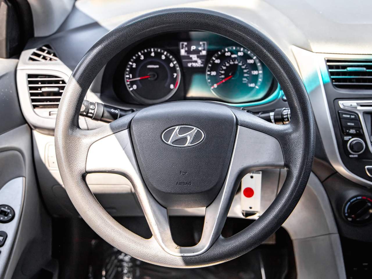 2016 Hyundai Accent SE - Photo 12