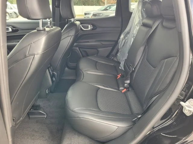 New 2026 Diamond Black Crystal Pearlcoat Jeep Latitude image 6