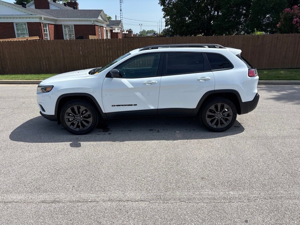 Certified Used 2021 White Jeep Latitude Lux image 2