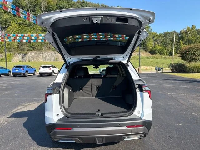 New 2027 Polar White Tricoat Chevrolet ACTIV image 20