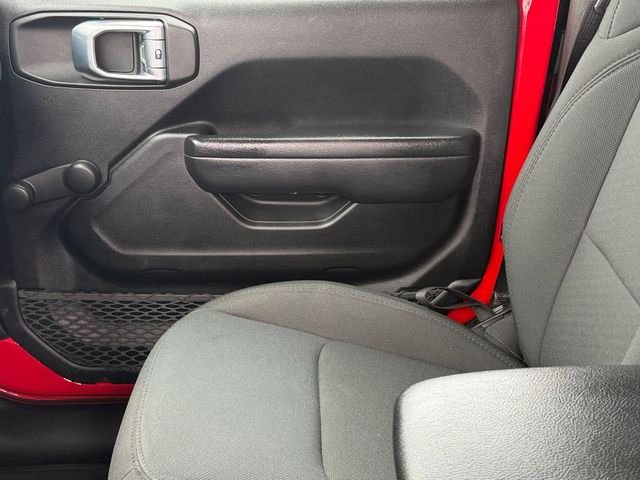 Used 2022 Red Jeep  image 16