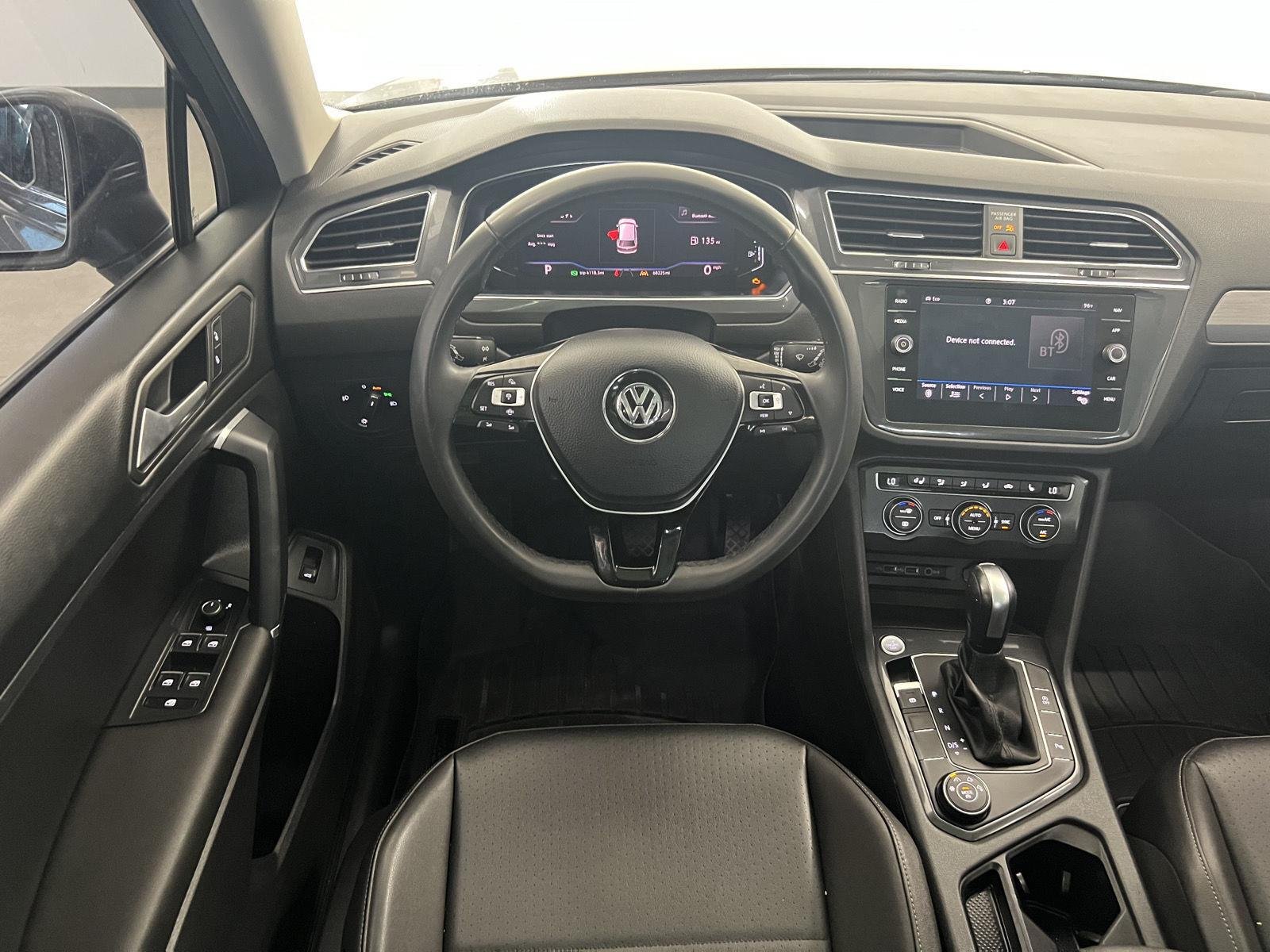 Used 2020 Platinum Gray Metallic Volkswagen SEL image 27