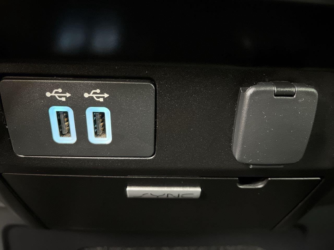 Used 2016 Blue Jeans Metallic Ford XLT image 23