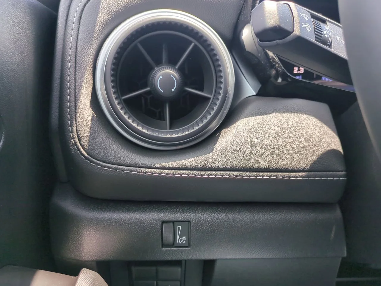 2025 Chevrolet Colorado LT - Photo 18
