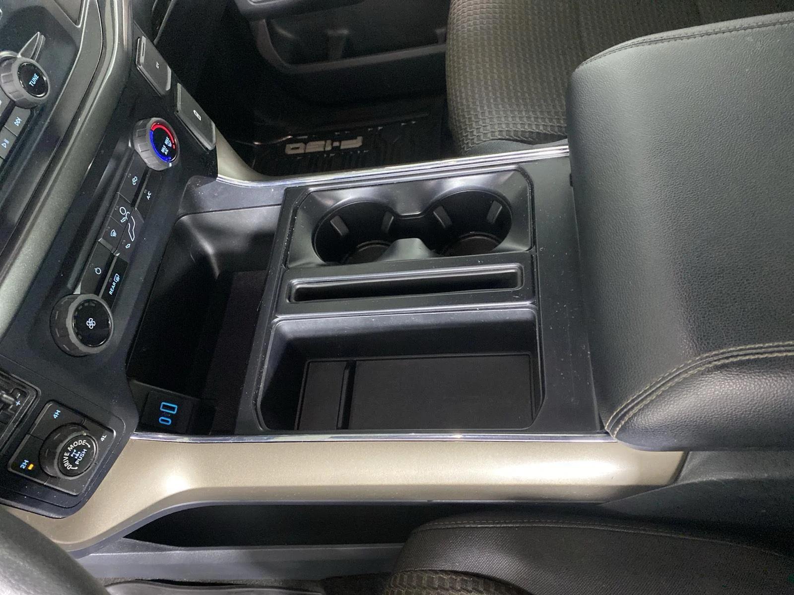Used 2023 Oxford White Ford XL image 29