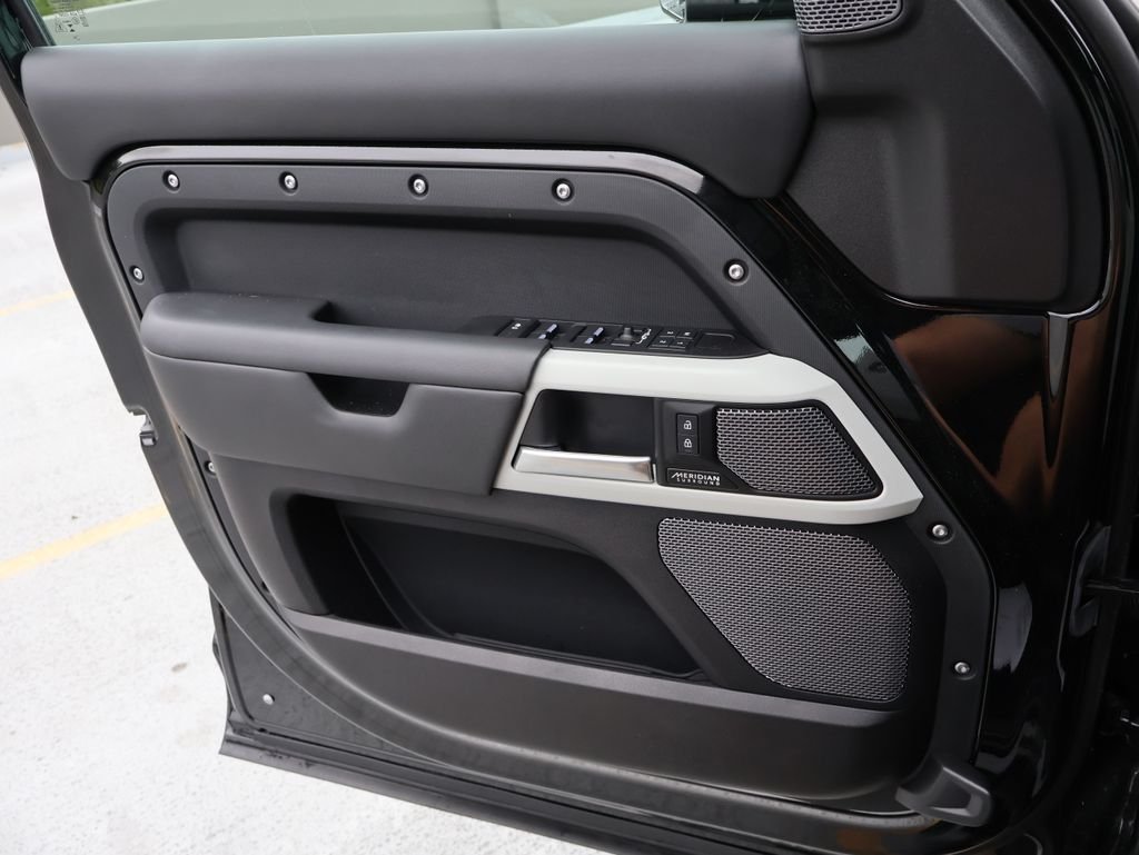 Used 2024 Santorini Black Metallic Land Rover SE image 35