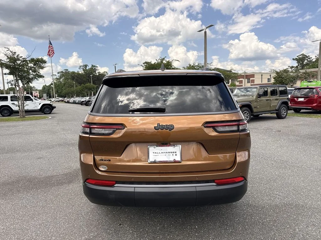 New 2026 Copper Shino Metallic Clear-Coat Exterior Paint Jeep Limited image 4