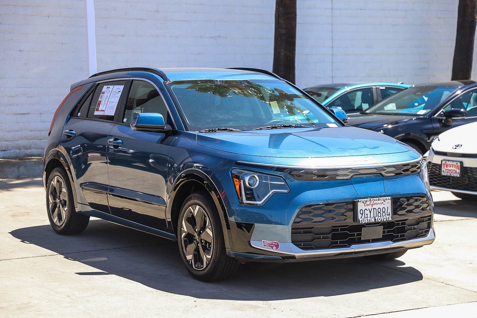 Used 2023 Blue Kia Wind image 3