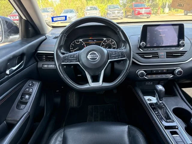 Used 2022 White Nissan 2.5 SR image 13