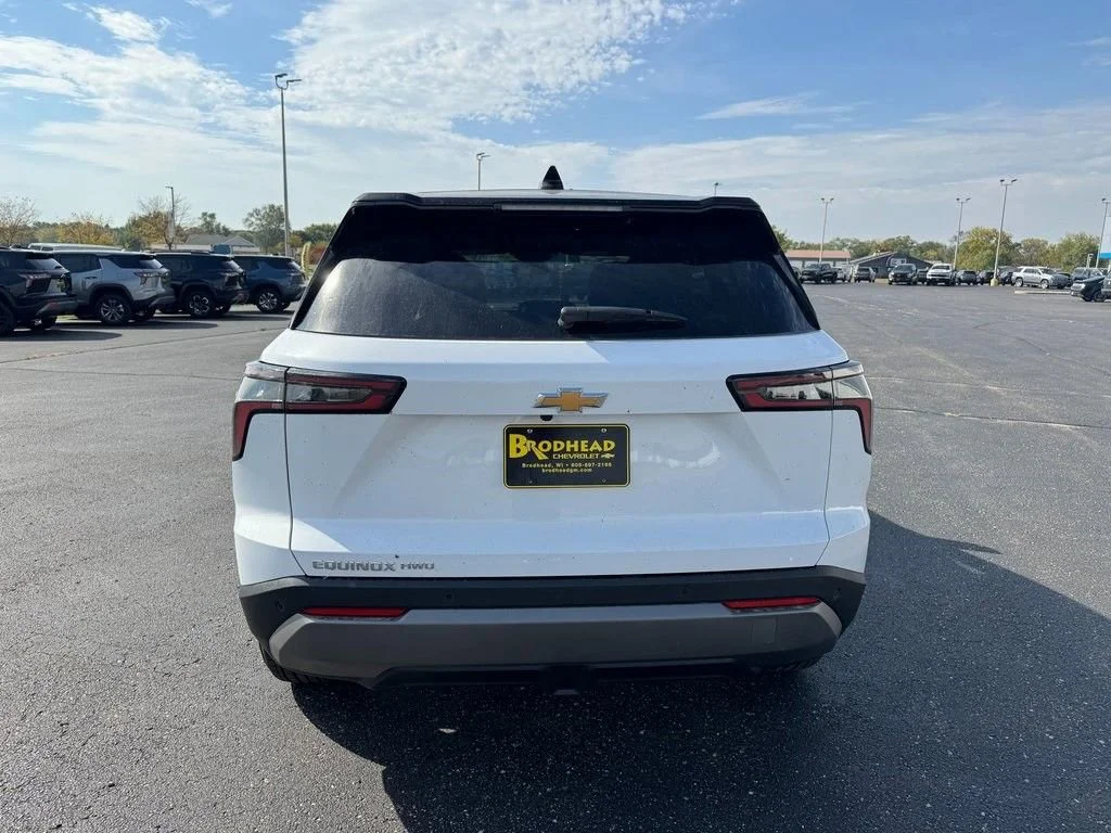 New 2026 Summit White Chevrolet LT image 4