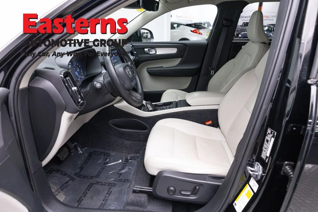 Used 2019 Black Volvo Momentum image 13